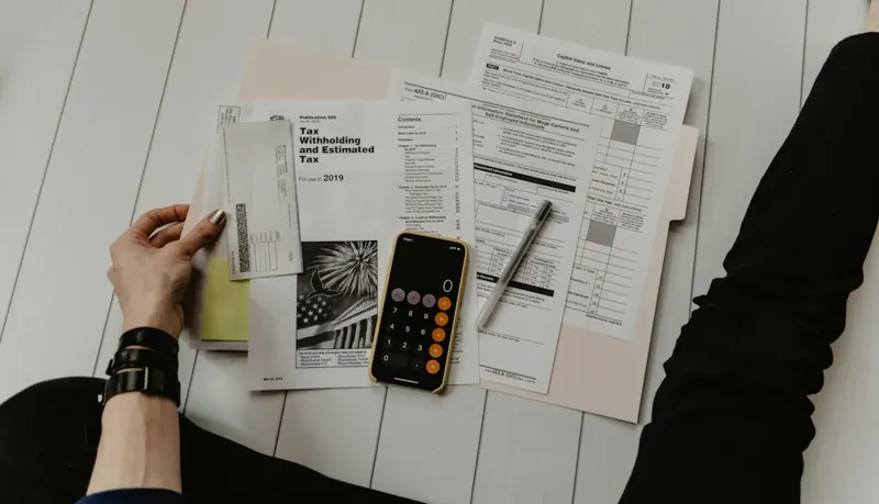 Documentos contábeis e calculadora